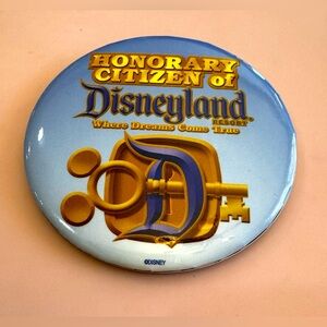 ✨ Disneyland Disney Honorary Citizen pin ⭐️